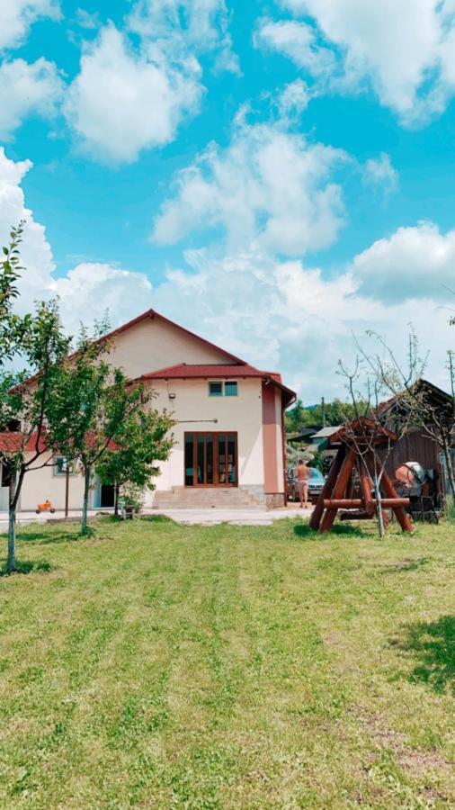 Pensiunea Colt De Rai Corbi Luaran gambar