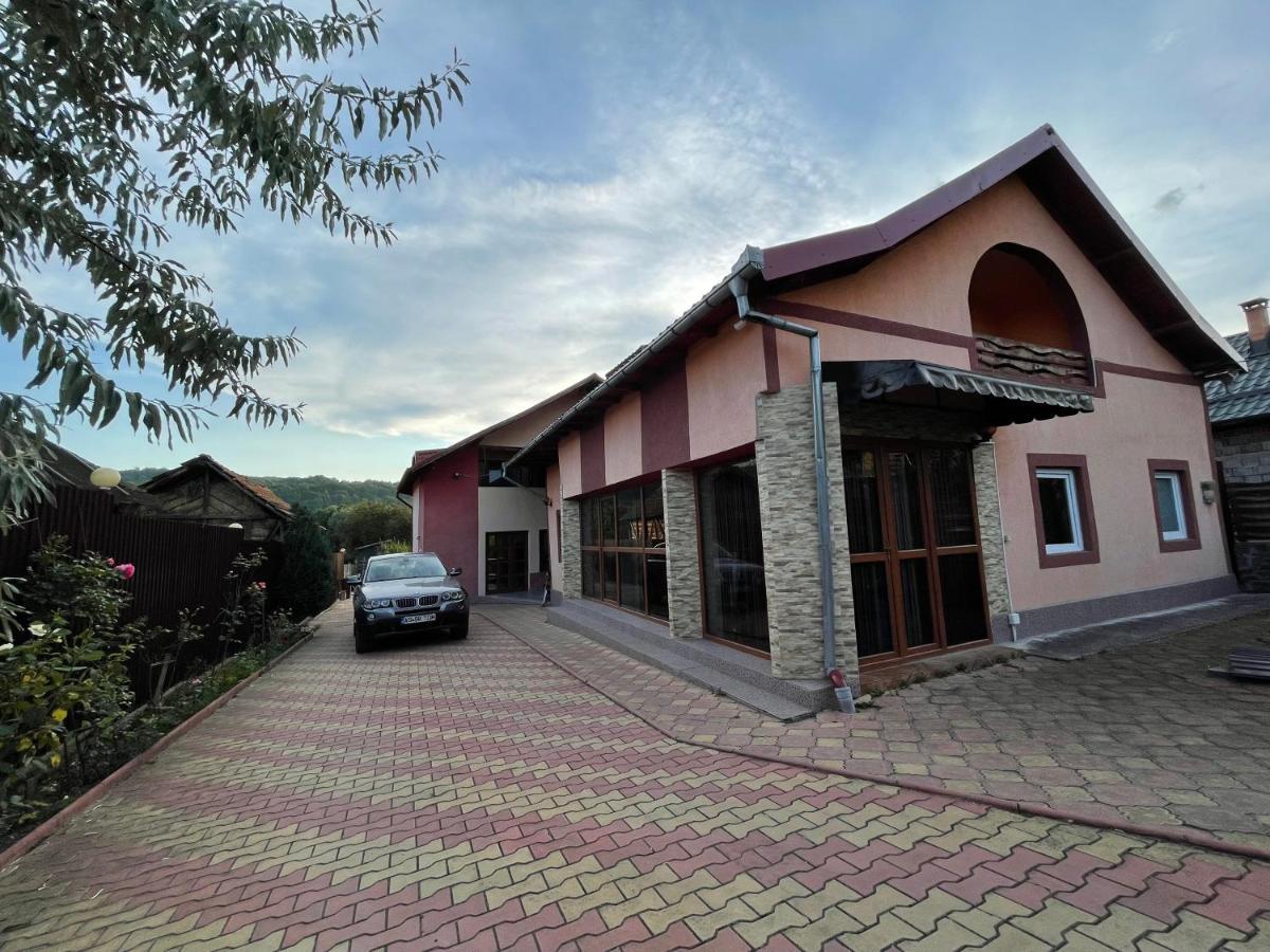 Pensiunea Colt De Rai Corbi Luaran gambar